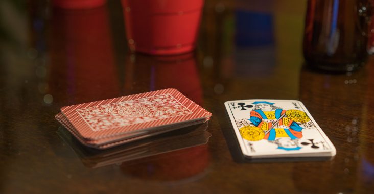 3 jeux d'alcool avec des cartes